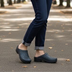 Bjork Swedish Comfort Tooled Leather Black Patterned Clogs Sz 10